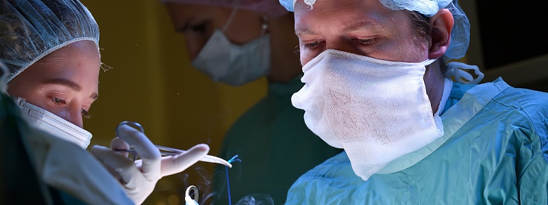 Врачи НИИ НДХиТ использовали слизистую щеки для восстановления мочеполовой системы ребенка после страшной аварии